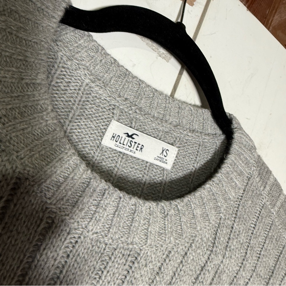 Hollister Soft Knit Crop Crewneck Sweater Gray Size XS Knit Cropped Classic - Picture 3 of 9